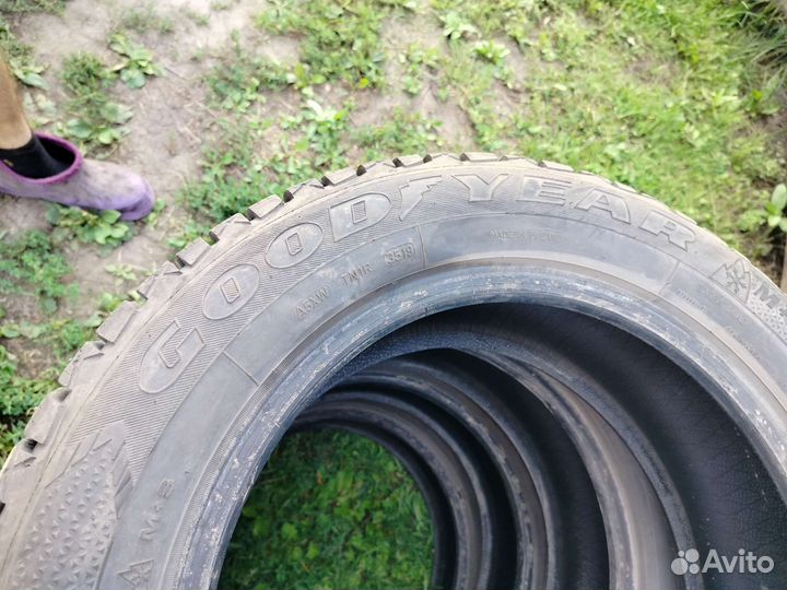 Goodyear Ultragrip 600 205/60 R16 96T