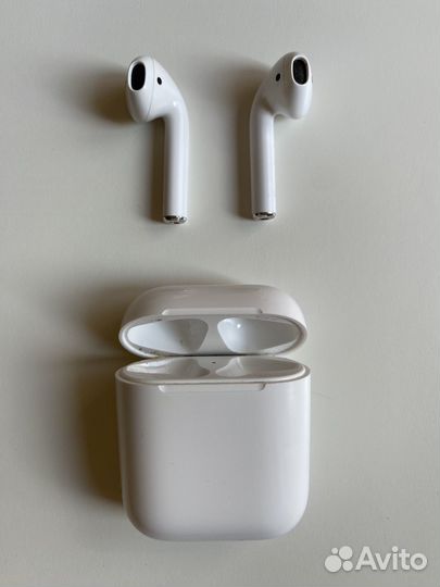 Apple Airpods 2 оригинал б/у + 2 чехла