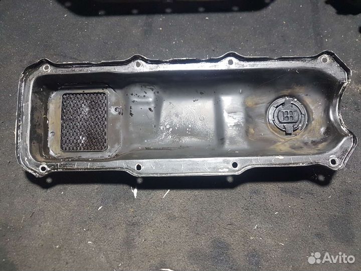 Клапанная крышка Volkswagen passat b3 1.6 1F