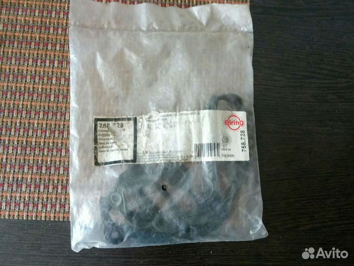 Прокладка клапанной крышки Elring 758.728 VW Golf