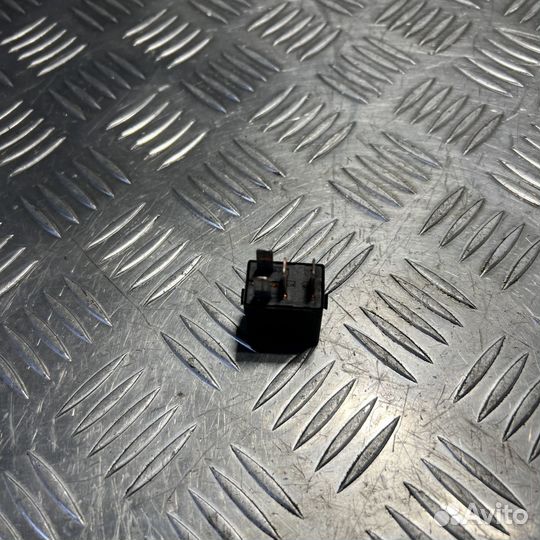 Реле топливного насоса Mercedes-Benz S-класс