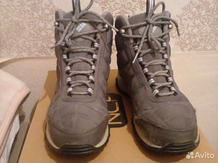 Кроссовки женские