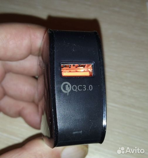 Зарядное устройство с поддержкой QC3.0 и кабелем