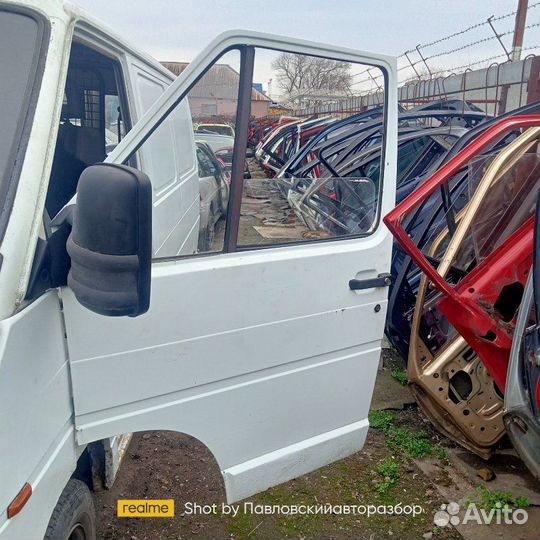 Дверь левая Renault Trafic 1 80-01