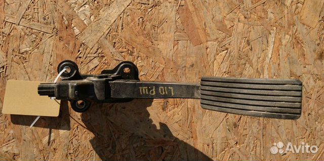 Педаль газа на Митсубиси Лансер 10