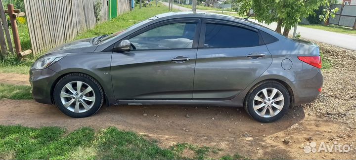 Hyundai Solaris 1.6 AT, 2012, 218 000 км