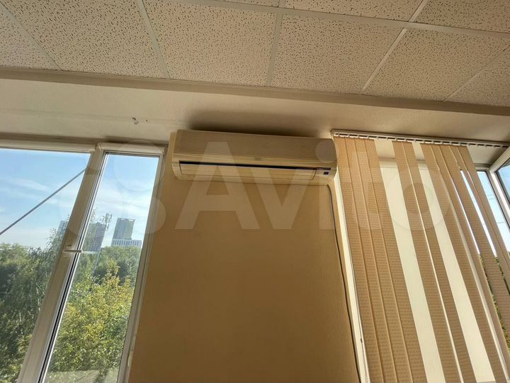 Космонавтов 21