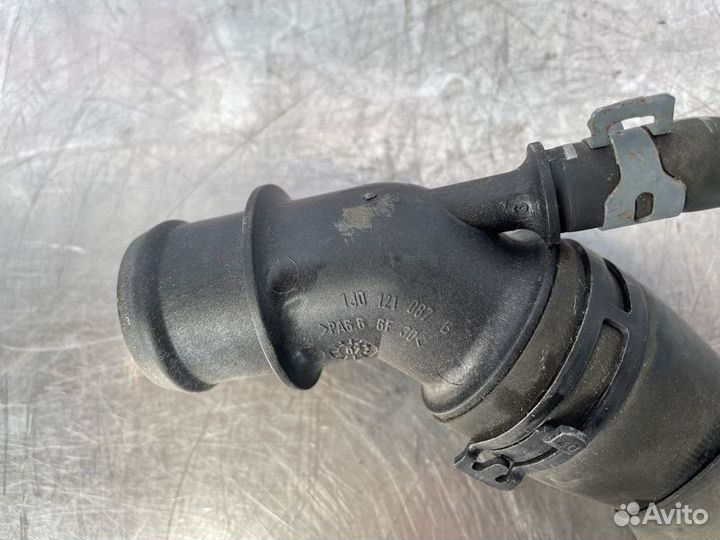 Патрубок охлаждения Skoda Fabia 5J 1.2 BBM 2008