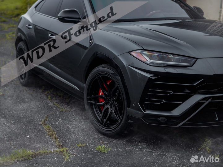 Кованые диски R22 на Lamborghini urus