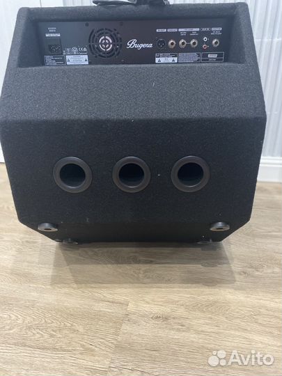 Басовый комбоусилитель