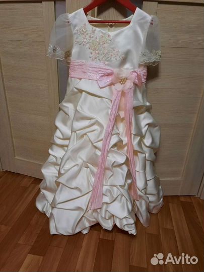 Нарядное платье для девочки 134-140
