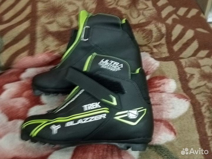 Лыжные ботинки