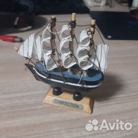 Парусник, деревянный кораблик для игры в воде