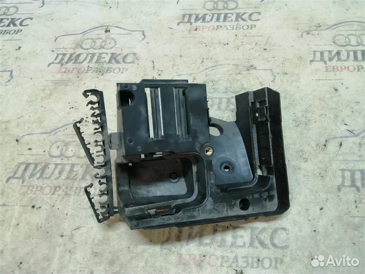 Кронштейн (сопут. товар) VW Golf VI 2009-2012