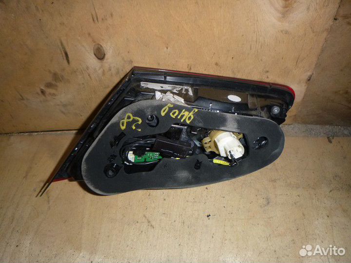 Фонарь задний внутренний левый Opel Astra J (2009—