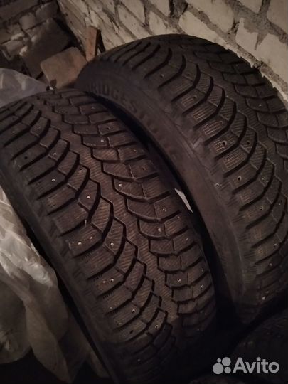 Bridgestone Blizzak Spike-01 235/65 R17 108T