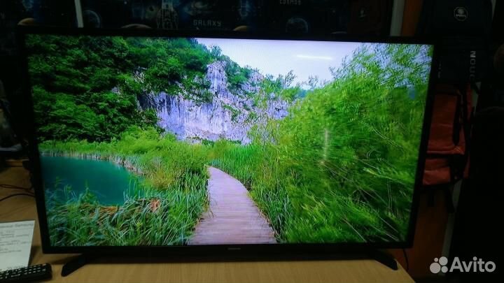 Samsung 110 SM Smart TV + Wi-FI + 120 Ghz FHD