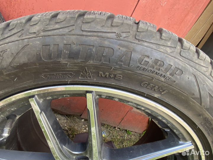 Goodyear UltraGrip Performance 225/50 R17