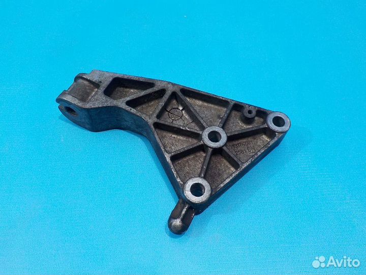 Кронштейн опоры двигателя задний opel Astra J 2010