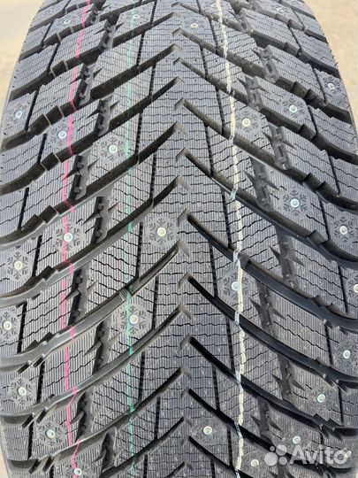 Zmax Winternova Stud II 235/35 R19 120T