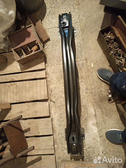 Усилитель заднего бампера Тигуан 2