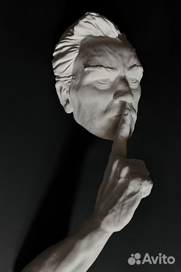 Барельеф статуя мужчины на стену