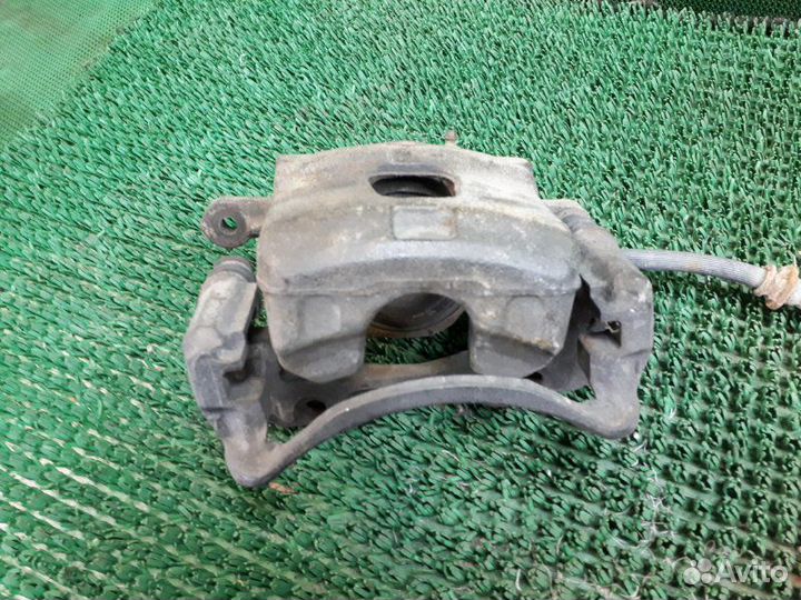 Суппорт передний левый Nissan Maxima A32 VQ20DE