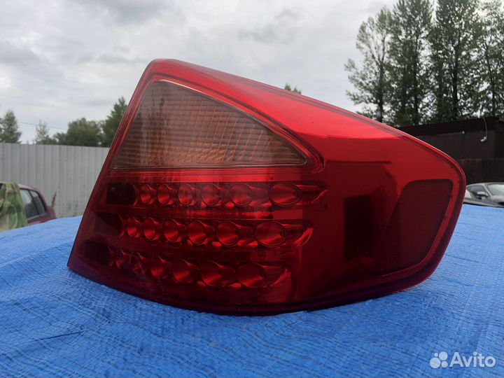 Задний правый фонарь Nissan Skyline v35