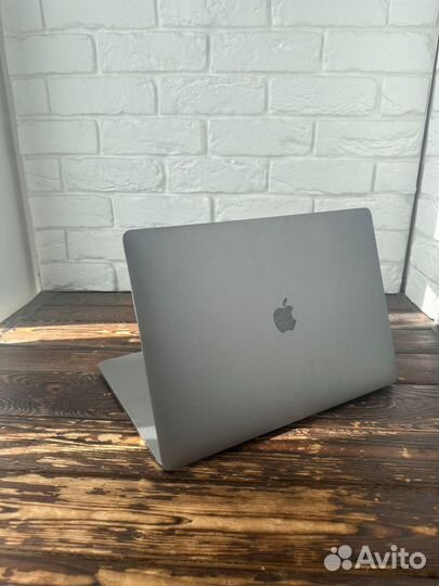 Apple MacBook Pro 15 inch 2016 i7/ram16gb/ssd256gb