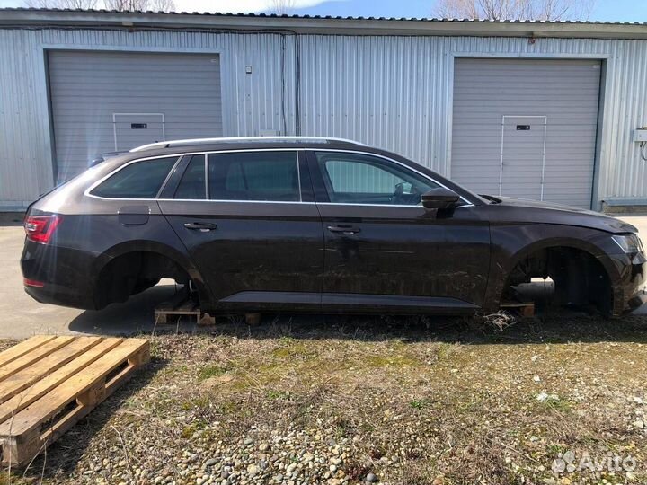 В разборе Skoda Superb 3 2016