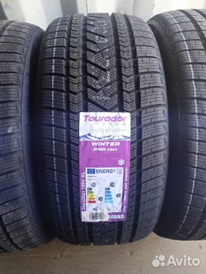 Tourador Winter Pro TSU1 285/40 R21 и 315/35 R21 105V