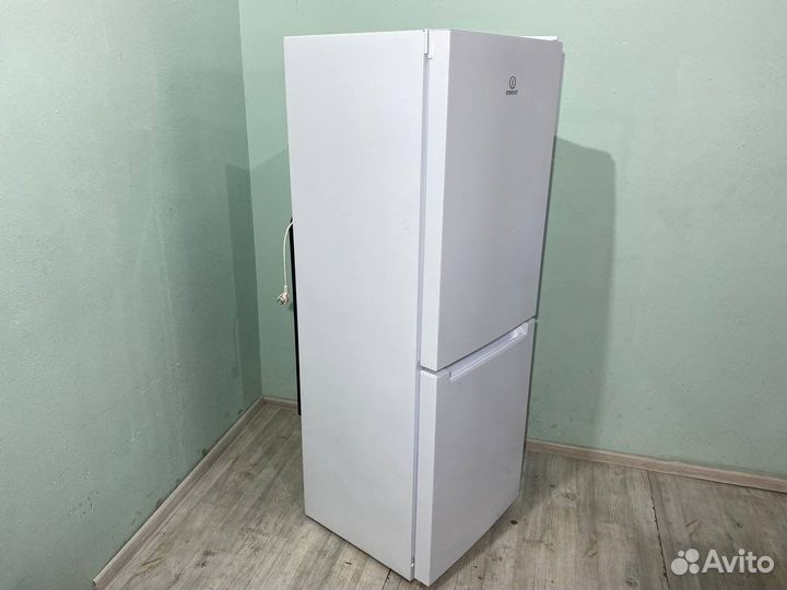 Холодильник Indesit