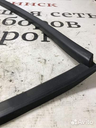 Уплотнитель заднего стекла Audi A1