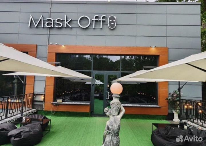 Официант в кальян бар