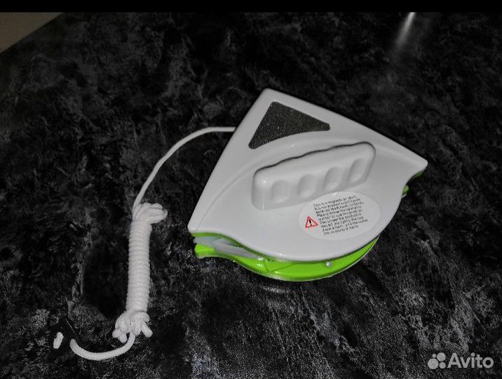 Магнитная щётка для мытья окон