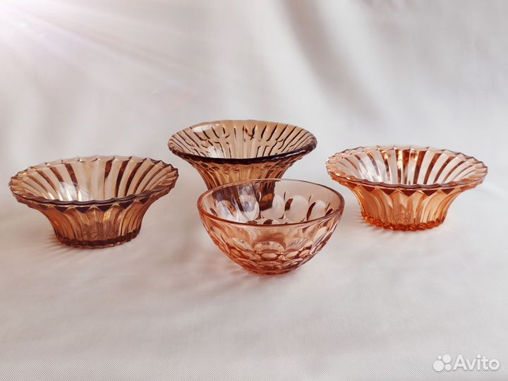 Посуда из цветного стекла карамельного оттенка