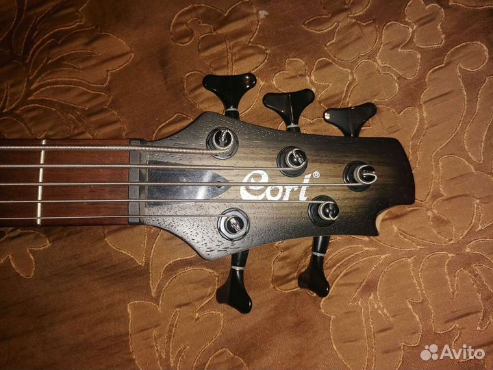 Cort Бас гитара 5 струн