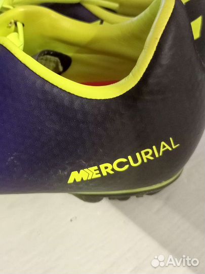 Футбольные бутсы nike