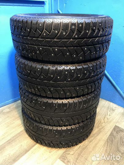 Bridgestone Ice Cruiser 7000S 215/60 R16