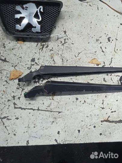 Поводки стеклоочистителя Peugeot 306 Пежо 306