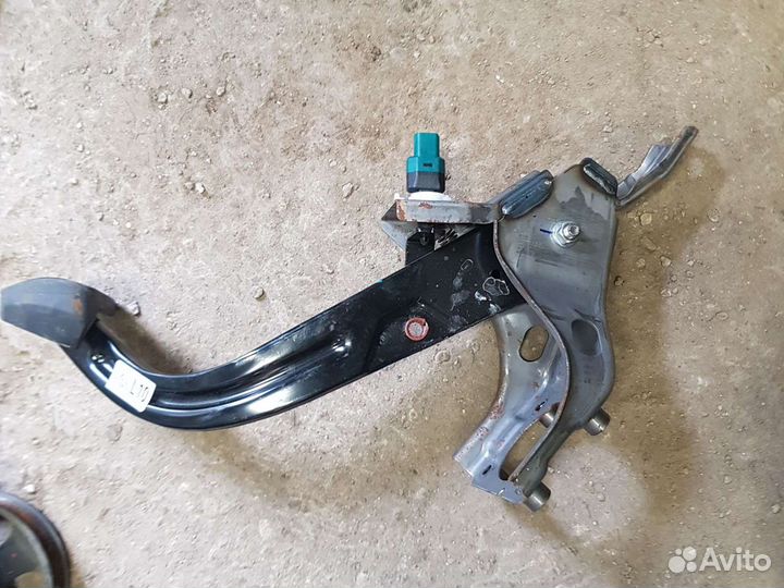 Педаль тормоза Kia K5