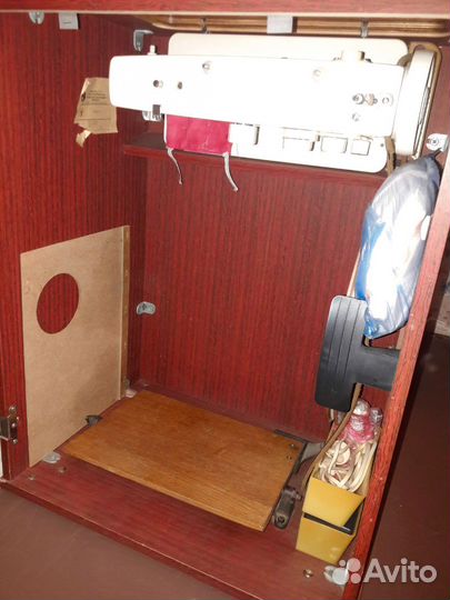 Швейная машинка Чайка 142м бу