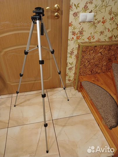 Штатив для фотоаппарата, видеокамеры и телефона