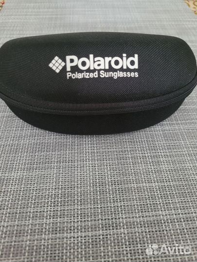 Солнцезащитные очки и футляр