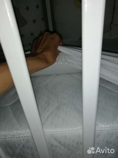 Детская кроватка с продольным маятником, матрас