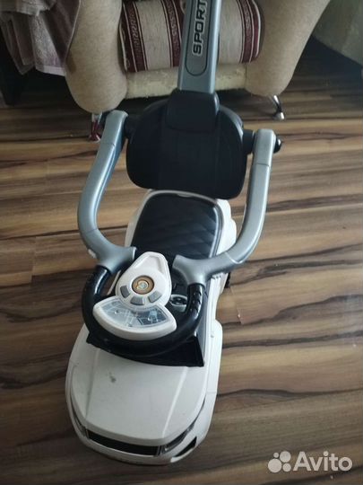 Детская машинка каталка с ручкой