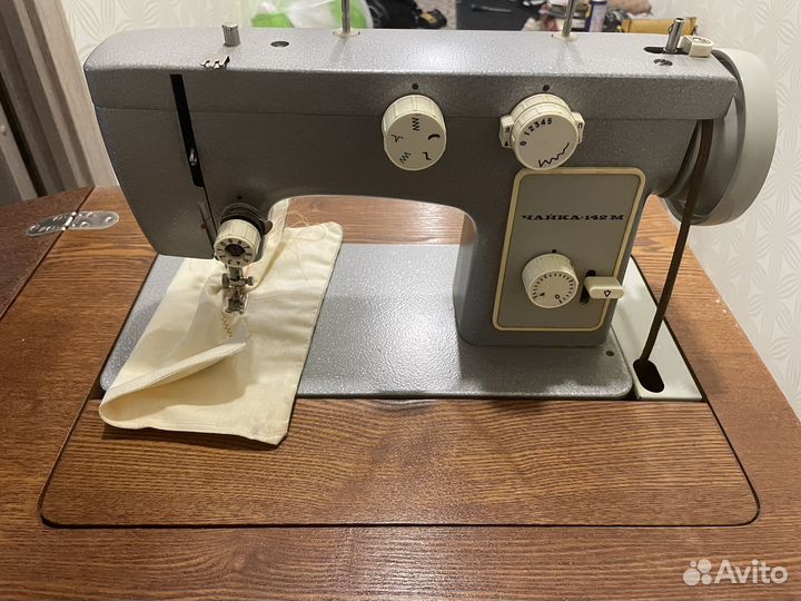 Швейная машинка чайка 142м