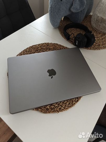 Apple MacBook Pro 16 M1 max как новый