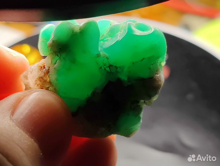Чудесный хризопраз. Кристалл ювелирный