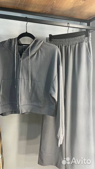 Спортивный костюм женский